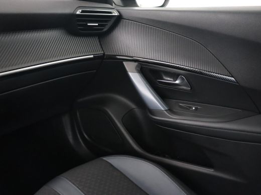 Peugeot e-2008 EV Allure 50 kWh | 3 Fase | Panoramadak | Adaptive cruise | Keyless | Camera | Carplay | Half led... ActivLease financial lease