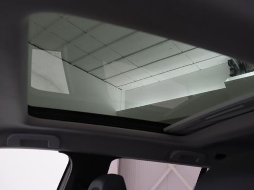 Peugeot e-2008 EV Allure 50 kWh | 3 Fase | Panoramadak | Adaptive cruise | Keyless | Camera | Carplay | Half led... ActivLease financial lease