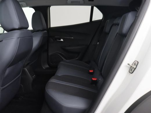 Peugeot e-2008 EV Allure 50 kWh | 3 Fase | Panoramadak | Adaptive cruise | Keyless | Camera | Carplay | Half led... ActivLease financial lease