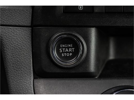 Peugeot Expert 2.0 BlueHDI 122PK | L3H1 | DC | Xenon | Automaat | Schakelflippers | Carplay | Camera | 5-Persoon ActivLease financial lease