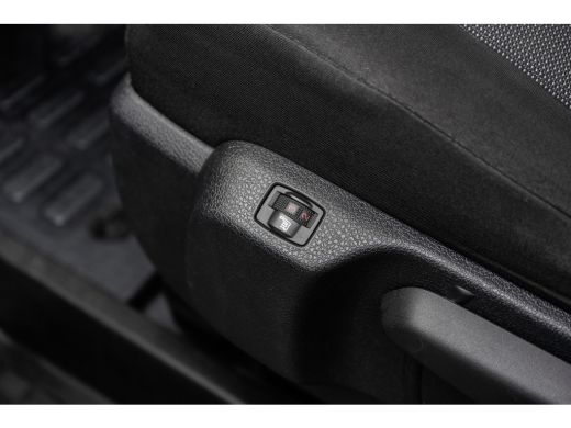 Peugeot Expert 2.0 BlueHDI 122PK | L3H1 | DC | Xenon | Automaat | Schakelflippers | Carplay | Camera | 5-Persoon ActivLease financial lease