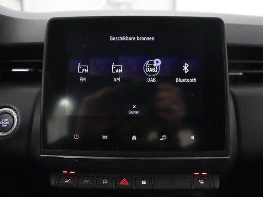 Renault Clio 1.6 E-Tech Hybrid 140 Intens | Stoelverwarming | Camera | Carplay | Stuurverwarming | Half leder ... ActivLease financial lease