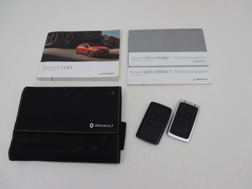 Renault Clio 1.6 E-Tech Hybrid 140 Intens | Stoelverwarming | Camera | Carplay | Stuurverwarming | Half leder ... ActivLease financial lease