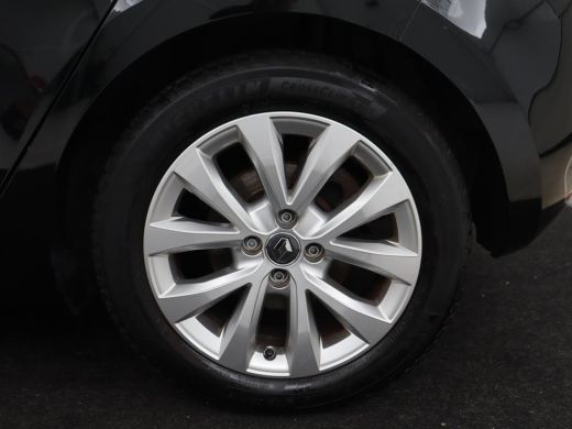 Renault Clio 1.6 E-Tech Hybrid 140 Intens | Stoelverwarming | Camera | Carplay | Stuurverwarming | Half leder ... ActivLease financial lease