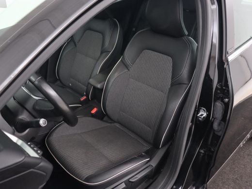 Renault Clio 1.6 E-Tech Hybrid 140 Intens | Stoelverwarming | Camera | Carplay | Stuurverwarming | Half leder ... ActivLease financial lease