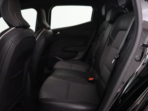 Renault Clio 1.6 E-Tech Hybrid 140 Intens | Stoelverwarming | Camera | Carplay | Stuurverwarming | Half leder ... ActivLease financial lease