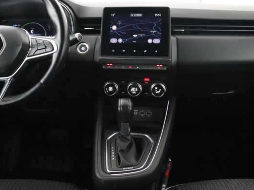 Renault Clio 1.6 E-Tech Hybrid 140 Intens | Stoelverwarming | Camera | Carplay | Stuurverwarming | Half leder ... ActivLease financial lease