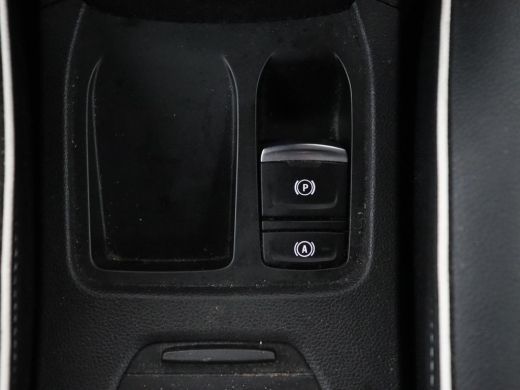 Renault Clio 1.6 E-Tech Hybrid 140 Intens | Stoelverwarming | Camera | Carplay | Stuurverwarming | Half leder ... ActivLease financial lease