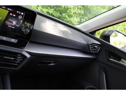 Seat Leon 1.0 TSI REFERENCE | NL-AUTO! | DEALER OH | CRUISE CONTROL | LANE ASSIST | CLIMA | NAVI KEYLESS ST... ActivLease financial lease