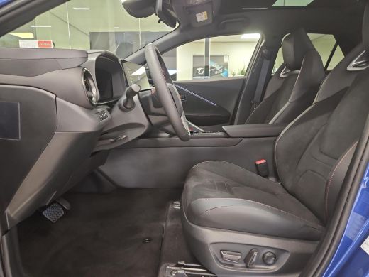 Toyota C-HR 2.0 Plug-in Hybrid 220 GR SPORT ActivLease financial lease