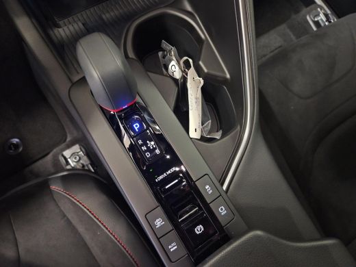 Toyota C-HR 2.0 Plug-in Hybrid 220 GR SPORT ActivLease financial lease