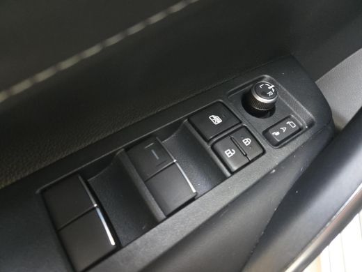 Toyota Corolla Touring Sports Hybrid 140 Dynamic | Apple CarPlay | Parkeersensoren | NL Auto | Rijklaarprijs incl. garantie | ActivLease financial lease