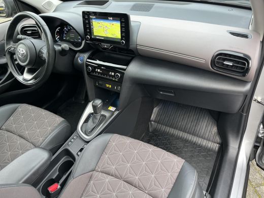 Toyota Yaris Cross 1.5 Hybrid Executive | Trekhaak | Panoramadak | Stoel- + stuurverwarming | Camera's rondom | ActivLease financial lease