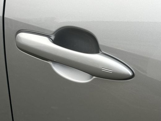 Toyota Yaris Cross 1.5 Hybrid Executive | Trekhaak | Panoramadak | Stoel- + stuurverwarming | Camera's rondom | ActivLease financial lease