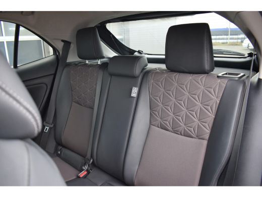 Toyota Yaris Cross 1.5 Hybrid Executive | Two Tone | Apple CarPlay | Half Leer | Stoelverwarming ActivLease financial lease