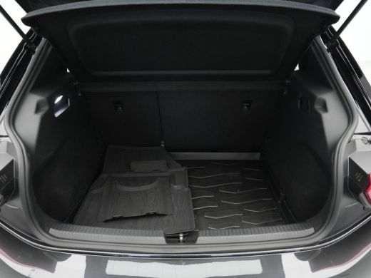 Volkswagen ID.3 First 58 kWh Trekhaak Navigatie Stoel/Stuurverwarming Carplay Acc Pdc Argon ActivLease financial lease