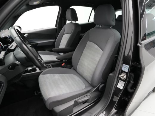 Volkswagen ID.3 First 58 kWh Trekhaak Navigatie Stoel/Stuurverwarming Carplay Acc Pdc Argon ActivLease financial lease