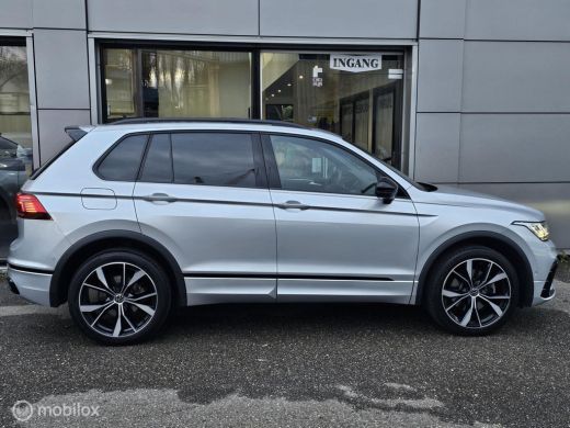 Volkswagen Tiguan 1.4 TSI eHybrid R-Line Panorama/Black style/360/HUD/Memory ActivLease financial lease