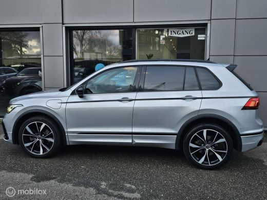 Volkswagen Tiguan 1.4 TSI eHybrid R-Line Panorama/Black style/360/HUD/Memory ActivLease financial lease