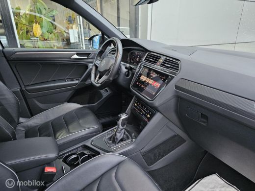 Volkswagen Tiguan 1.4 TSI eHybrid R-Line Panorama/Black style/360/HUD/Memory ActivLease financial lease