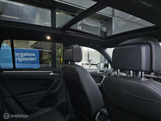 Volkswagen Tiguan 1.4 TSI eHybrid R-Line Panorama/Black style/360/HUD/Memory ActivLease financial lease