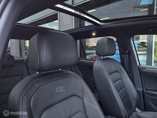 Volkswagen Tiguan 1.4 TSI eHybrid R-Line Panorama/Black style/360/HUD/Memory ActivLease financial lease