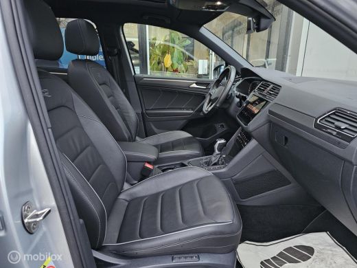 Volkswagen Tiguan 1.4 TSI eHybrid R-Line Panorama/Black style/360/HUD/Memory ActivLease financial lease