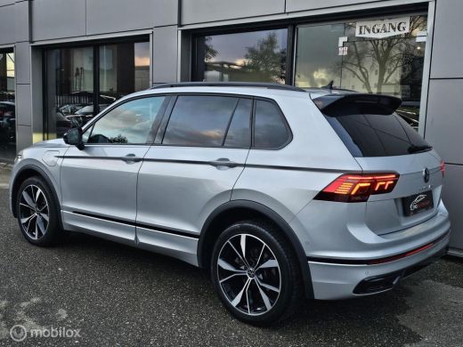 Volkswagen Tiguan 1.4 TSI eHybrid R-Line Panorama/Black style/360/HUD/Memory ActivLease financial lease