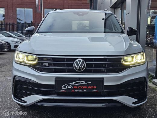 Volkswagen Tiguan 1.4 TSI eHybrid R-Line Panorama/Black style/360/HUD/Memory ActivLease financial lease