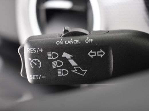 Volkswagen up! 1.0 66pk | Camera achter | Cruise control | Stoelverwarming | Parkeersensoren achter | Airco auto... ActivLease financial lease