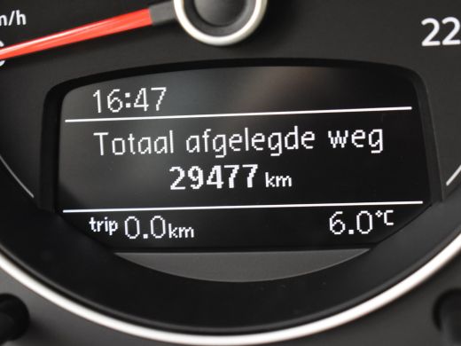 Volkswagen up! 1.0 66pk | Camera achter | Cruise control | Stoelverwarming | Parkeersensoren achter | Airco auto... ActivLease financial lease