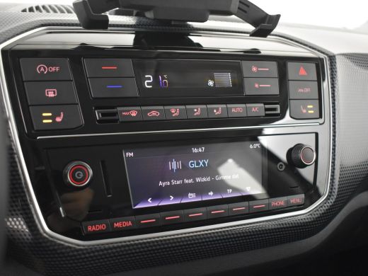 Volkswagen up! 1.0 66pk | Camera achter | Cruise control | Stoelverwarming | Parkeersensoren achter | Airco auto... ActivLease financial lease