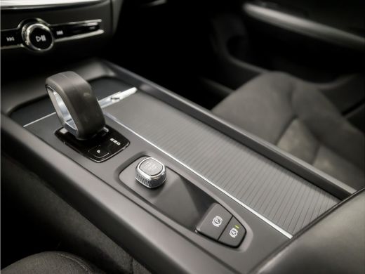 Volvo  V60 2.0 B3 Sport 177Pk Automaat (APPLE CARPLAY, GROOT NAVI, STUUR/STOELVERWARMING, GETINT GLAS, ADAPT... ActivLease financial lease