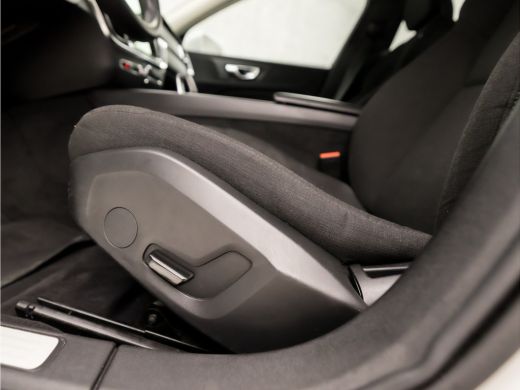 Volvo  V60 2.0 B3 Sport 177Pk Automaat (APPLE CARPLAY, GROOT NAVI, STUUR/STOELVERWARMING, GETINT GLAS, ADAPT... ActivLease financial lease