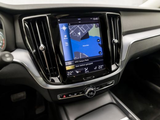 Volvo  V60 2.0 B3 Sport 177Pk Automaat (APPLE CARPLAY, GROOT NAVI, STUUR/STOELVERWARMING, GETINT GLAS, ADAPT... ActivLease financial lease