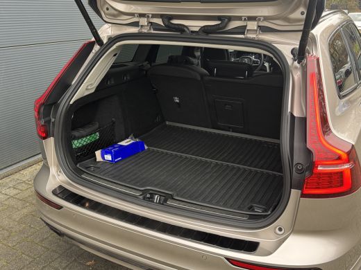 Volvo  V60 2.0 T8 Plug-in hybrid AWD Ultimate Dark | 455pk! | Panoramadak | HU-Display | Massage | Harman/Ka... ActivLease financial lease