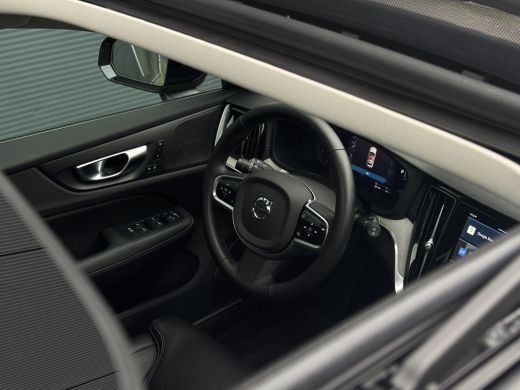 Volvo  V60 2.0 T8 Plug-in hybrid AWD Ultimate Dark | 455pk! | Panoramadak | HU-Display | Massage | Harman/Ka... ActivLease financial lease