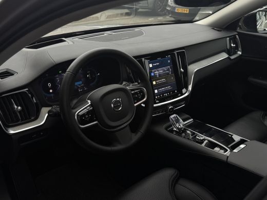 Volvo  V60 2.0 T8 Plug-in hybrid AWD Ultimate Dark | 455pk! | Panoramadak | HU-Display | Massage | Harman/Ka... ActivLease financial lease