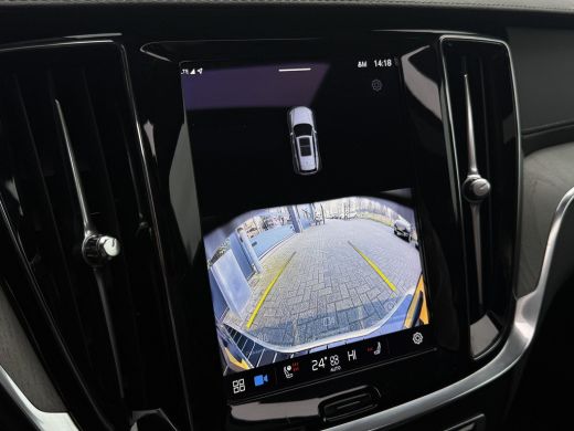 Volvo  V60 2.0 T8 Plug-in hybrid AWD Ultimate Dark | 455pk! | Panoramadak | HU-Display | Massage | Harman/Ka... ActivLease financial lease