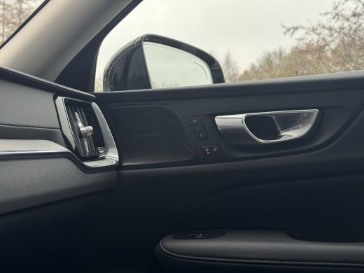 Volvo  V60 2.0 T8 Plug-in hybrid AWD Ultimate Dark | 455pk! | Panoramadak | HU-Display | Massage | Harman/Ka... ActivLease financial lease