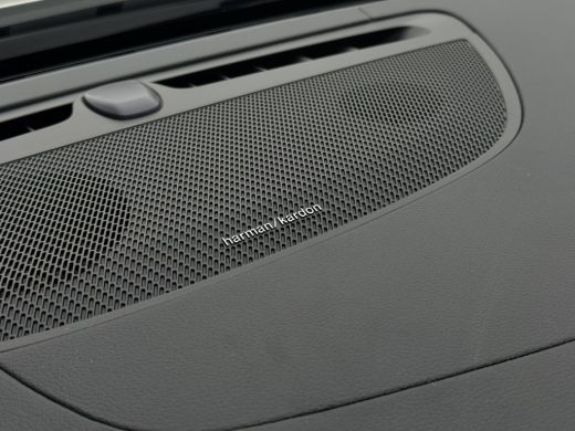 Volvo  V60 2.0 T8 Plug-in hybrid AWD Ultimate Dark | 455pk! | Panoramadak | HU-Display | Massage | Harman/Ka... ActivLease financial lease