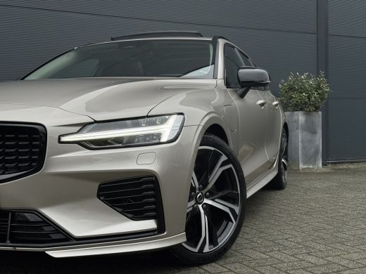 Volvo  V60 2.0 T8 Plug-in hybrid AWD Ultimate Dark | 455pk! | Panoramadak | HU-Display | Massage | Harman/Ka... ActivLease financial lease