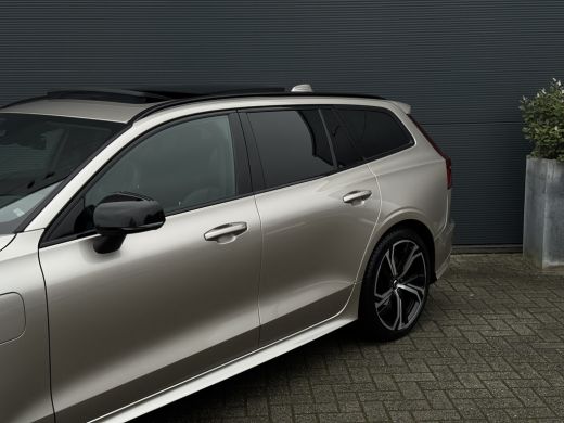 Volvo  V60 2.0 T8 Plug-in hybrid AWD Ultimate Dark | 455pk! | Panoramadak | HU-Display | Massage | Harman/Ka... ActivLease financial lease