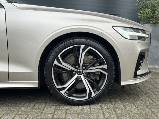 Volvo  V60 2.0 T8 Plug-in hybrid AWD Ultimate Dark | 455pk! | Panoramadak | HU-Display | Massage | Harman/Ka... ActivLease financial lease