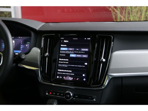 Volvo  V90 2.0 T6 Plug-in hybrid AWD Ultra Dark | Luchtvering | Trekhaak | 360 Camera | Pilot Assist | Panor... ActivLease financial lease