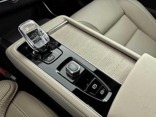 Volvo  XC90 NEW MODEL T8 Plug-in hybrid Ultra Dark | Nappa Leder / stoel ventilatie- massage | Bowers & Wilki... ActivLease financial lease