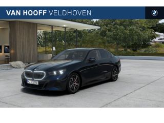 BMW i5 eDrive40 M Sport / Panoramadak / Trekhaak / M Sportonderstel / Stoelventilatie / Stuurverwarming ...