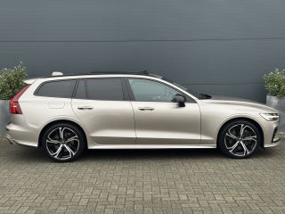 Volvo  V60 2.0 T8 Plug-in hybrid AWD Ultimate Dark | 455pk! | Panoramadak | HU-Display | Massage | Harman/Ka...