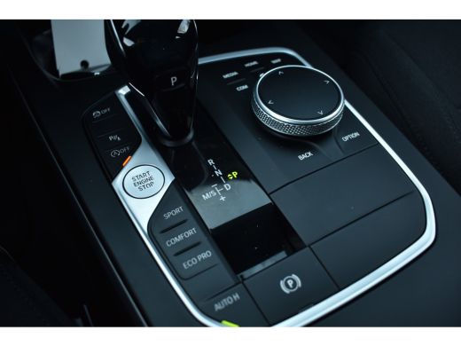 BMW 1 Serie 118IA 140PK AUT. EXECUTIVE EDITION HEAD-UP/NAVI/CAMERA ActivLease financial lease