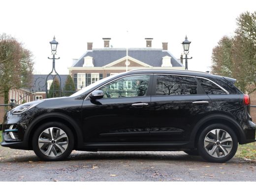 Kia e-Niro DynamicLine 64 kWh | CAMERA | STOEL VERWARM + VERKOELING | ADAPTIVE CRUISE | LEDER | DODE HOEK | ... ActivLease financial lease